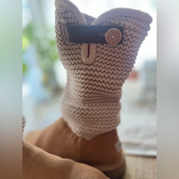 UGG Boot EUC Size 10-11 worn once LIKE NEW no tags - Picture 9 of 16